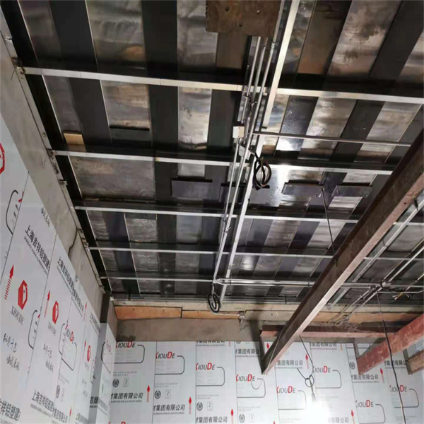 吊顶铅板施工方法
