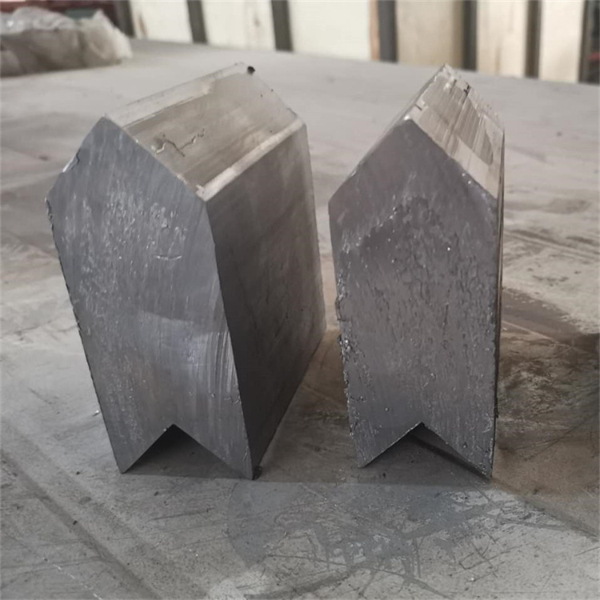 燕尾铅砖