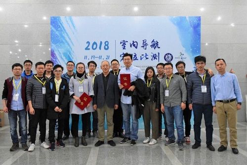 科技部国家遥感中心王琦安主任与智慧图北邮参赛团队合影